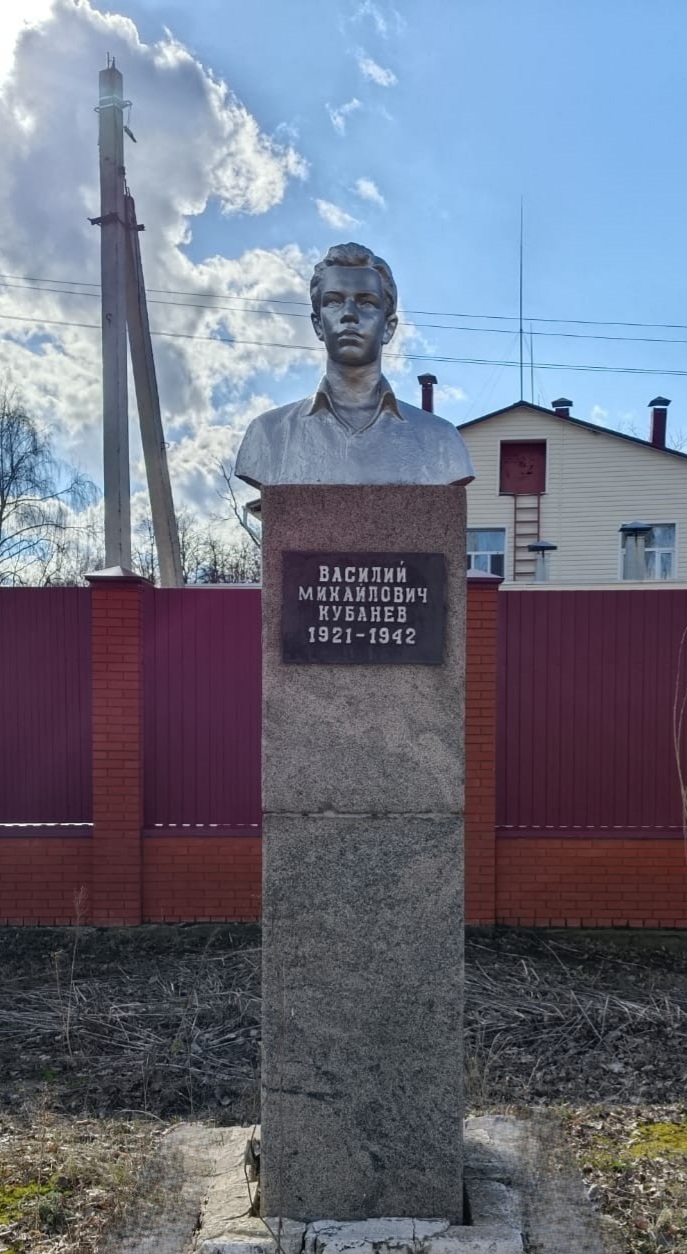 Памятник Василию Кубаневу.